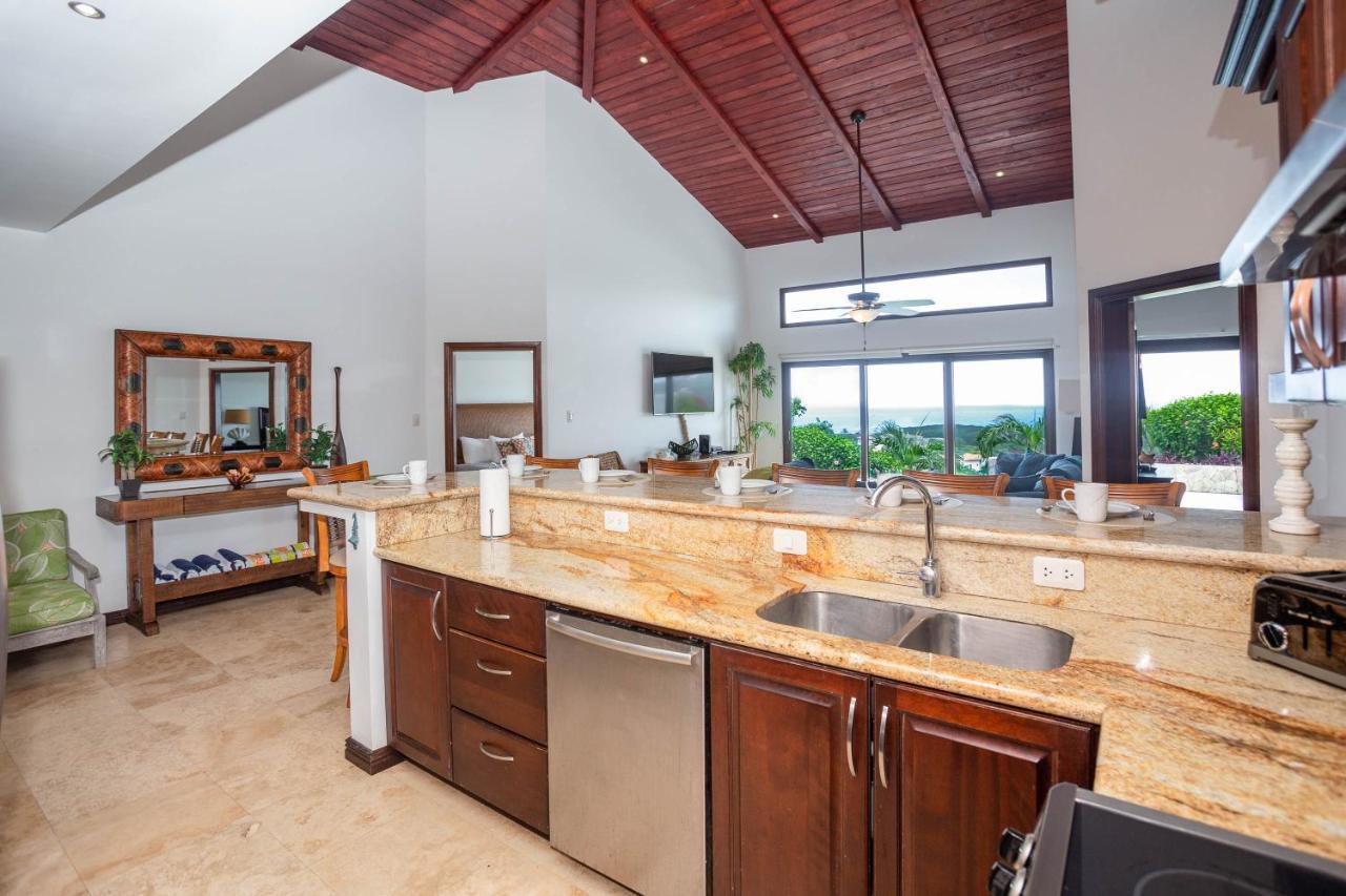 Pristine Bay Villa 1304 With Large Pool - 3 Bedroom Condo French Harbour Bagian luar foto