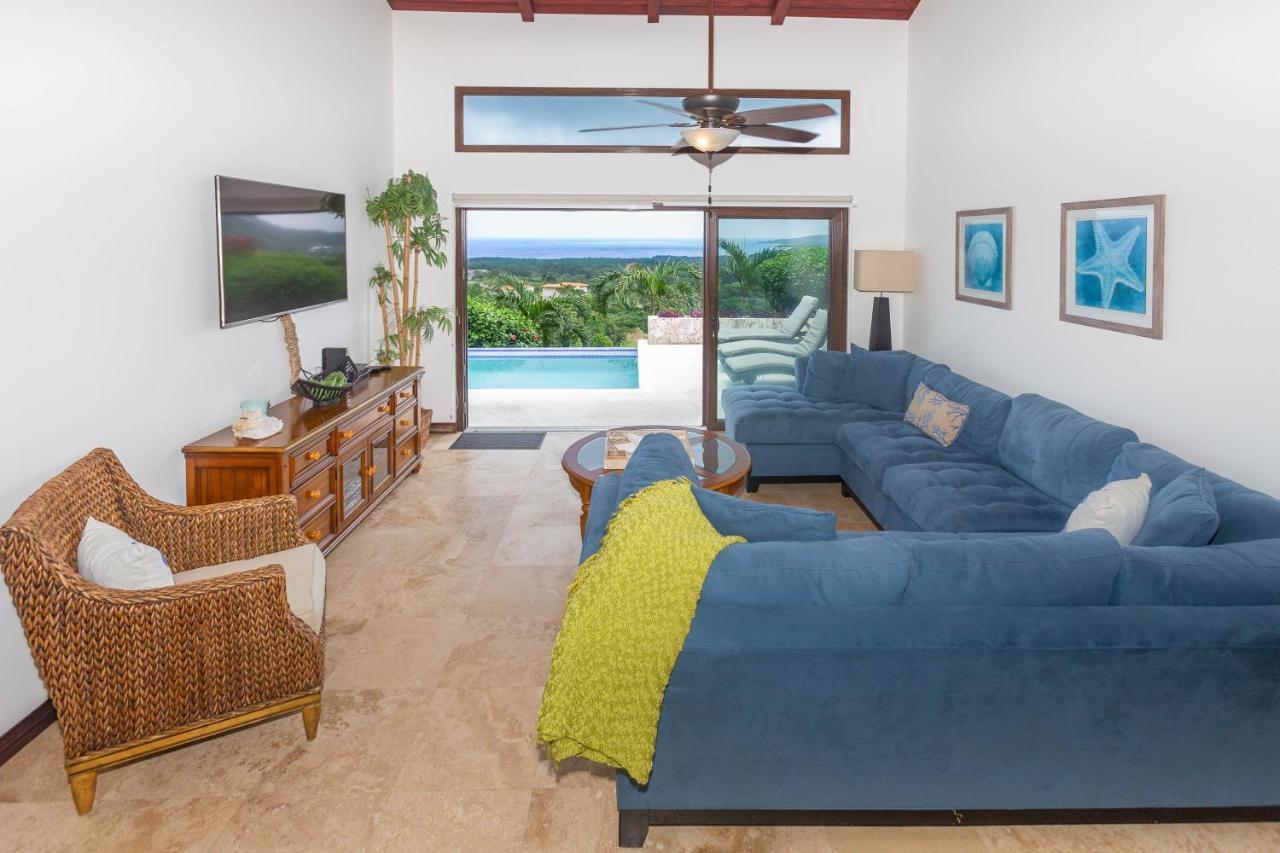 Pristine Bay Villa 1304 With Large Pool - 3 Bedroom Condo French Harbour Bagian luar foto