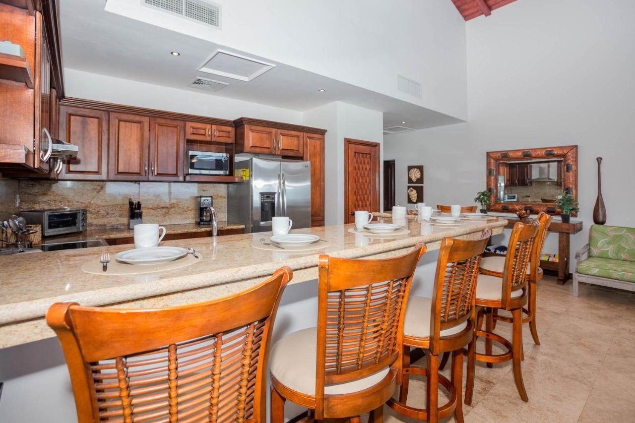 Pristine Bay Villa 1304 With Large Pool - 3 Bedroom Condo French Harbour Bagian luar foto