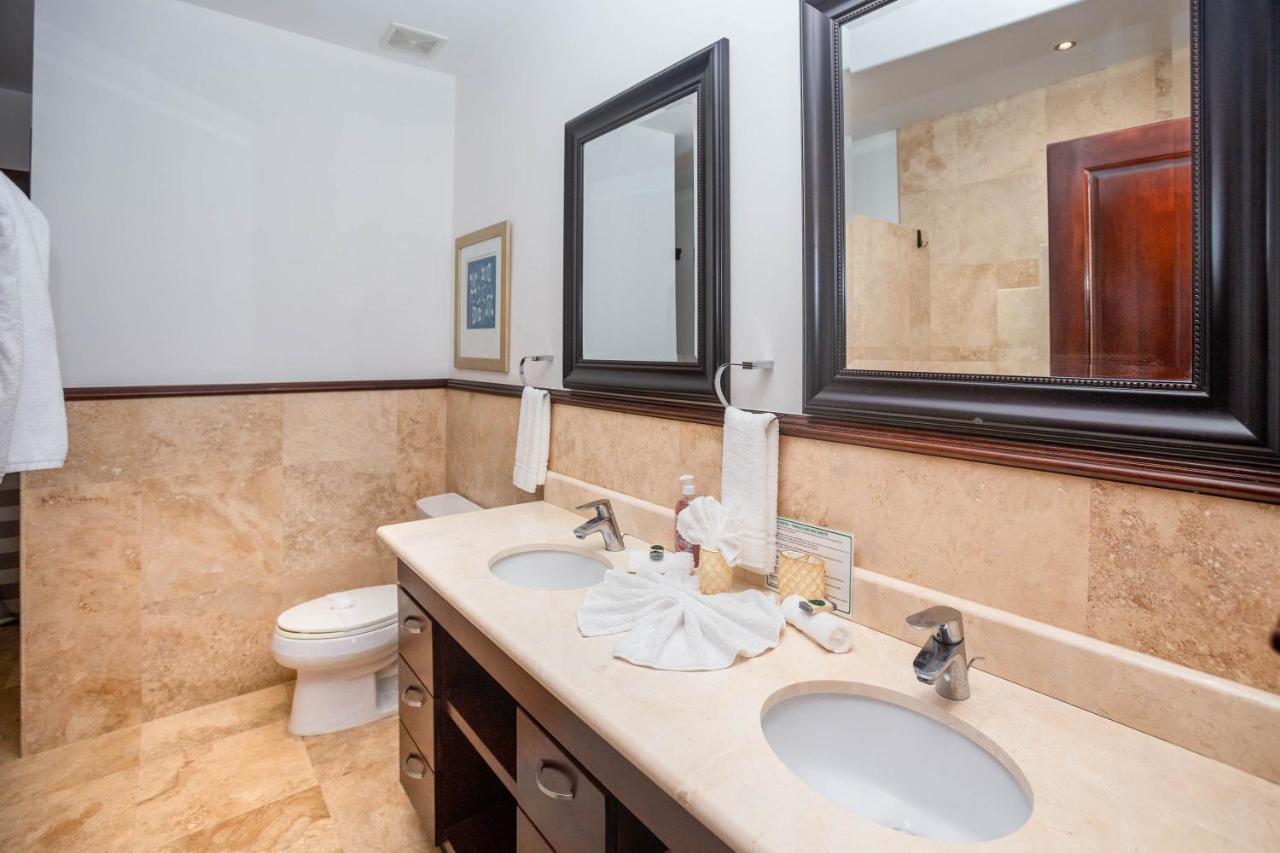 Pristine Bay Villa 1304 With Large Pool - 3 Bedroom Condo French Harbour Bagian luar foto