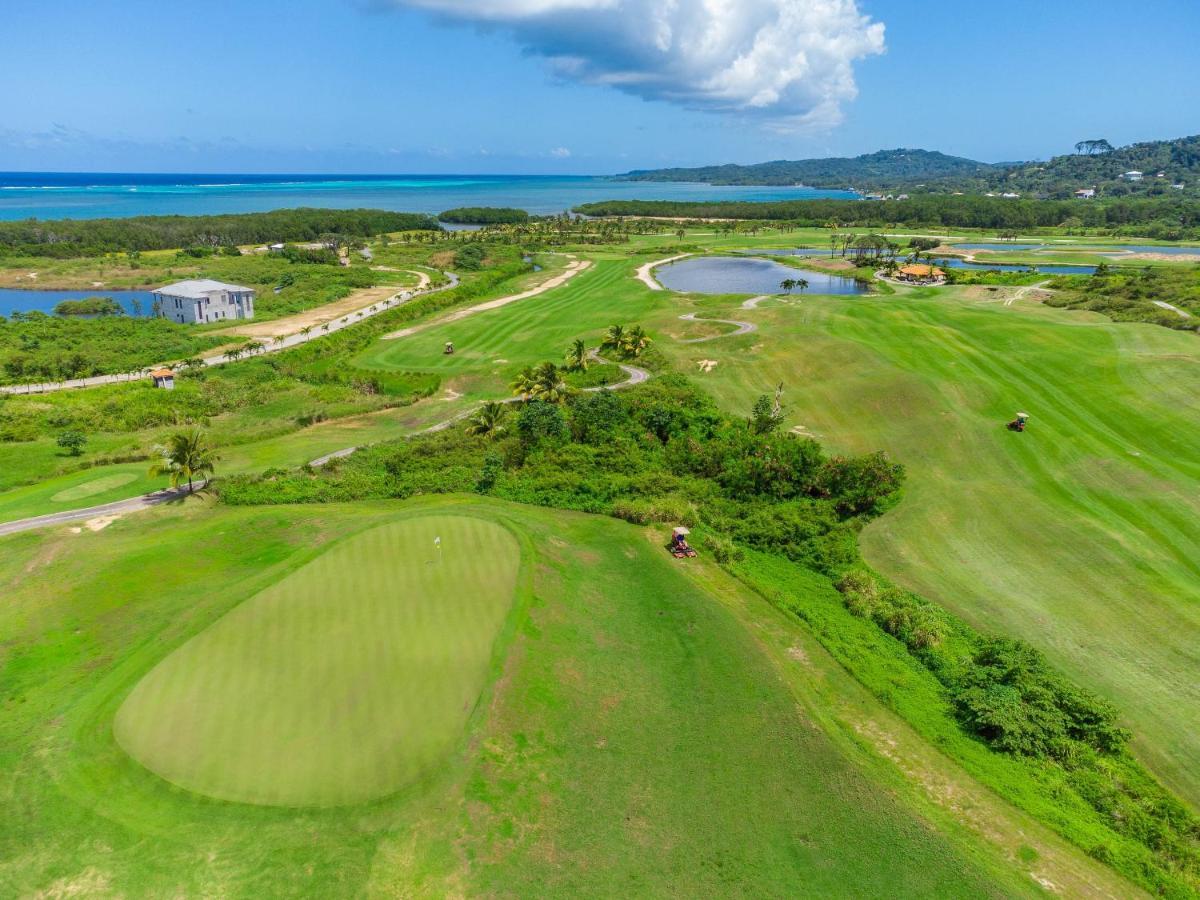 Pristine Bay Villa 1304 With Large Pool - 3 Bedroom Condo French Harbour Bagian luar foto