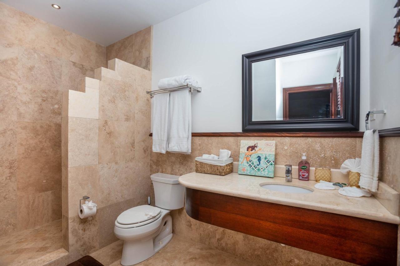 Pristine Bay Villa 1304 With Large Pool - 3 Bedroom Condo French Harbour Bagian luar foto