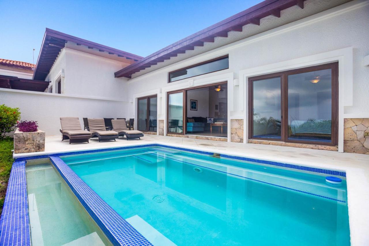 Pristine Bay Villa 1304 With Large Pool - 3 Bedroom Condo French Harbour Bagian luar foto