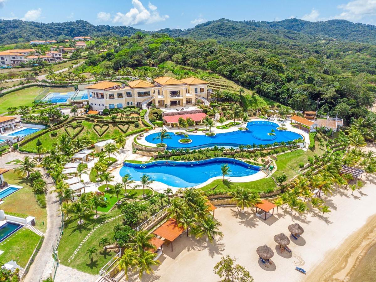 Pristine Bay Villa 1304 With Large Pool - 3 Bedroom Condo French Harbour Bagian luar foto