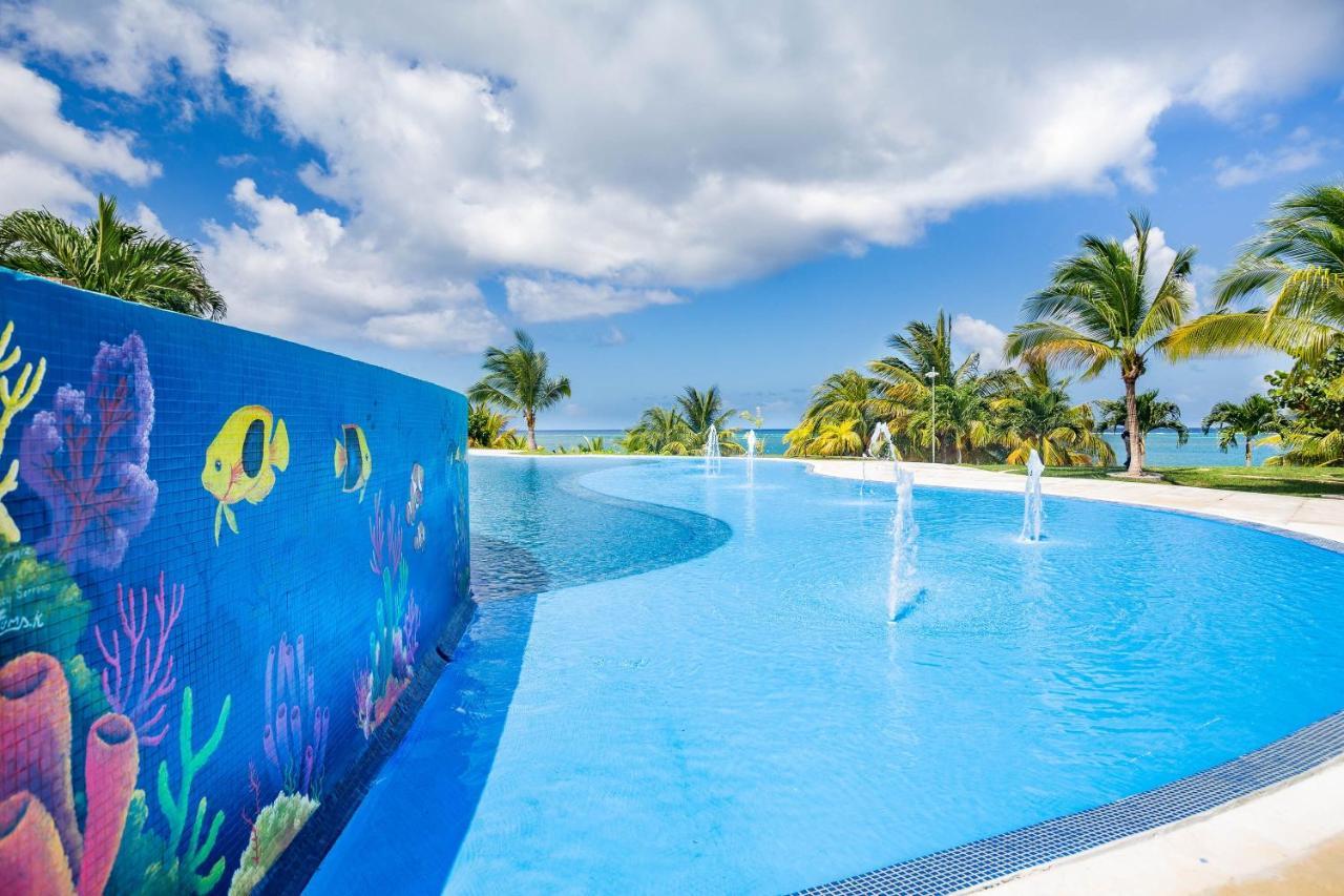 Pristine Bay Villa 1304 With Large Pool - 3 Bedroom Condo French Harbour Bagian luar foto