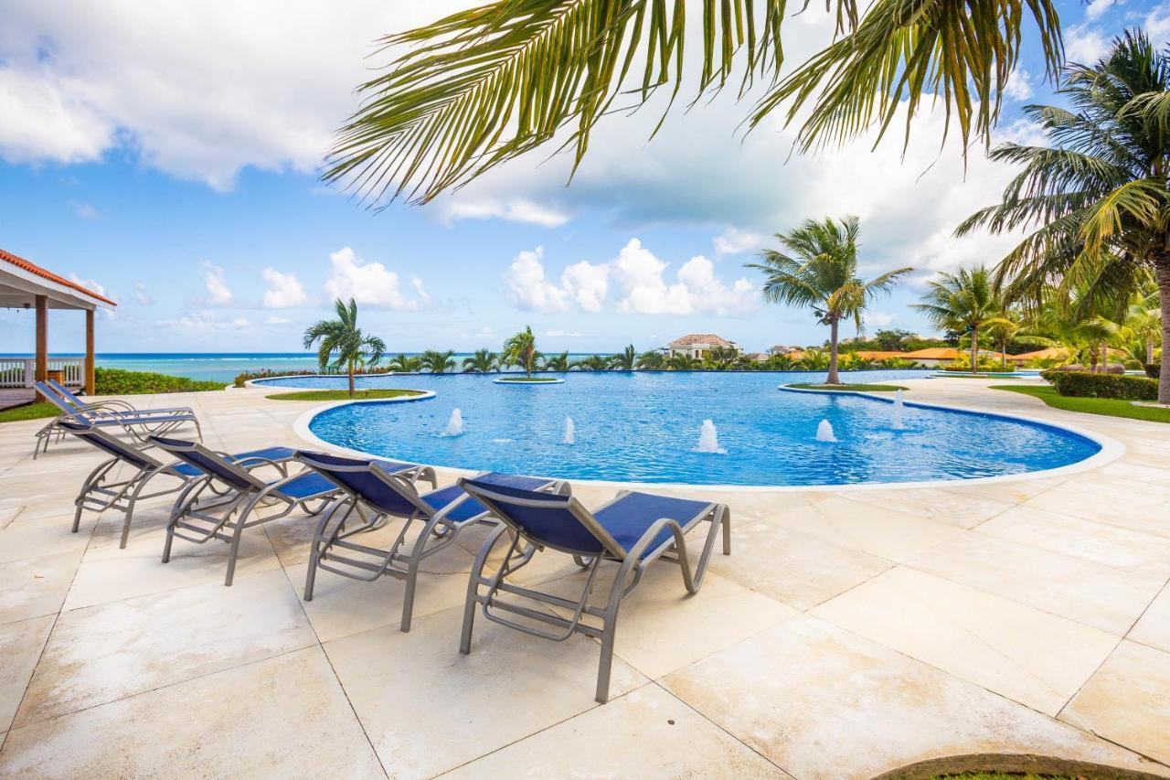 Pristine Bay Villa 1304 With Large Pool - 3 Bedroom Condo French Harbour Bagian luar foto